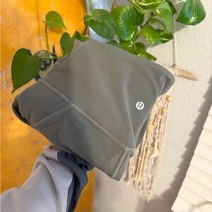 lululemon leggings 
sage green
amazing condition, no peeling, no holes
SIZE 4